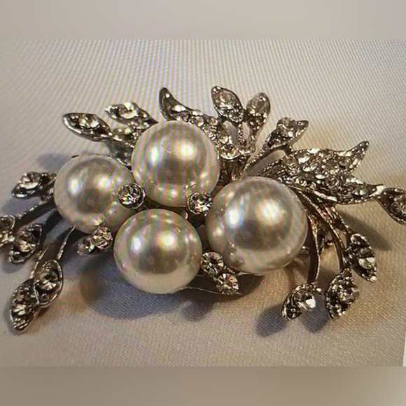 Pearl Brooch Vintage Inspired Silver & Diamond Pearl Brooch Pin Stunning - Picture 3 of 6